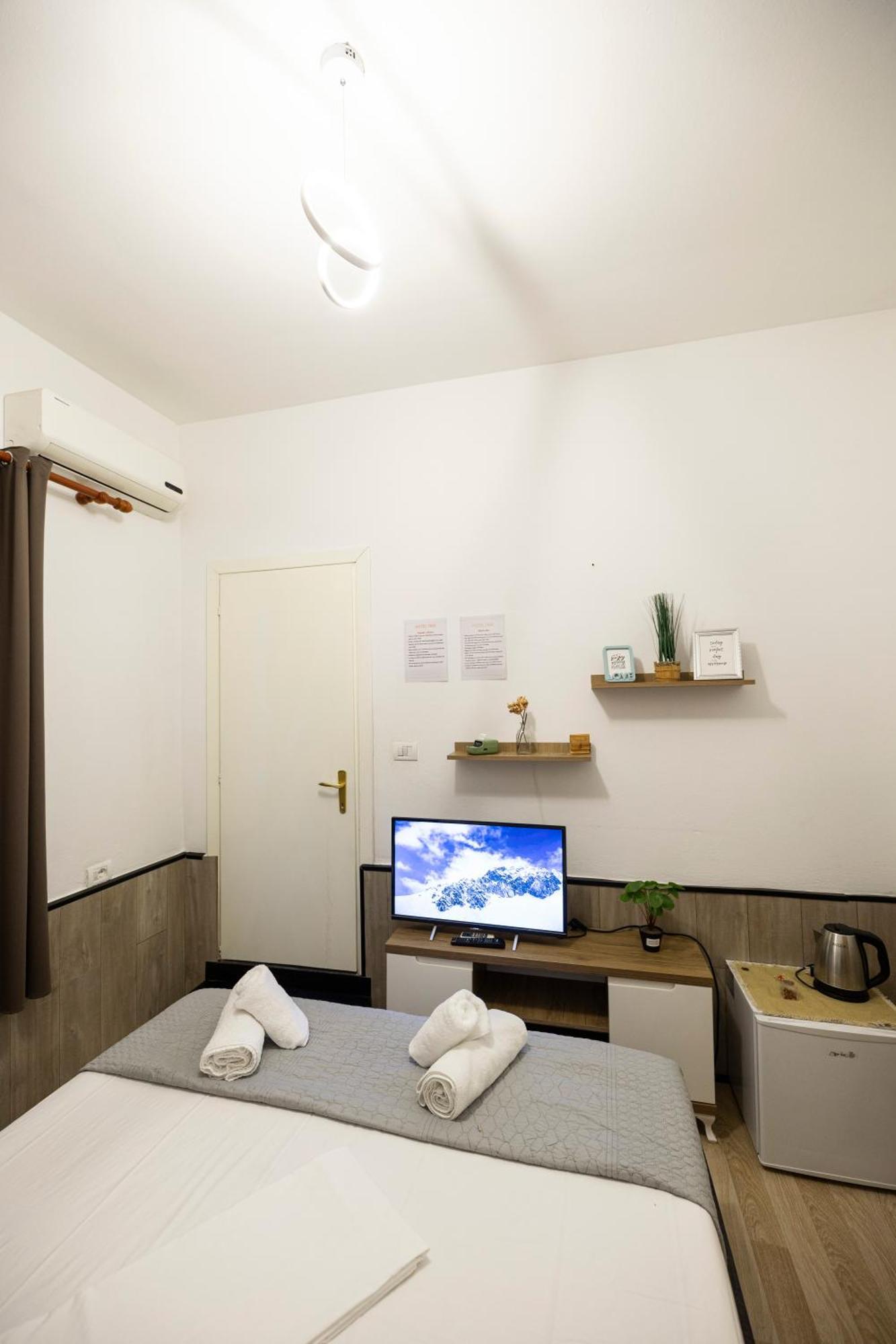 Tiny Cute Near The Center - 5 Min Walk Apartment Tirana