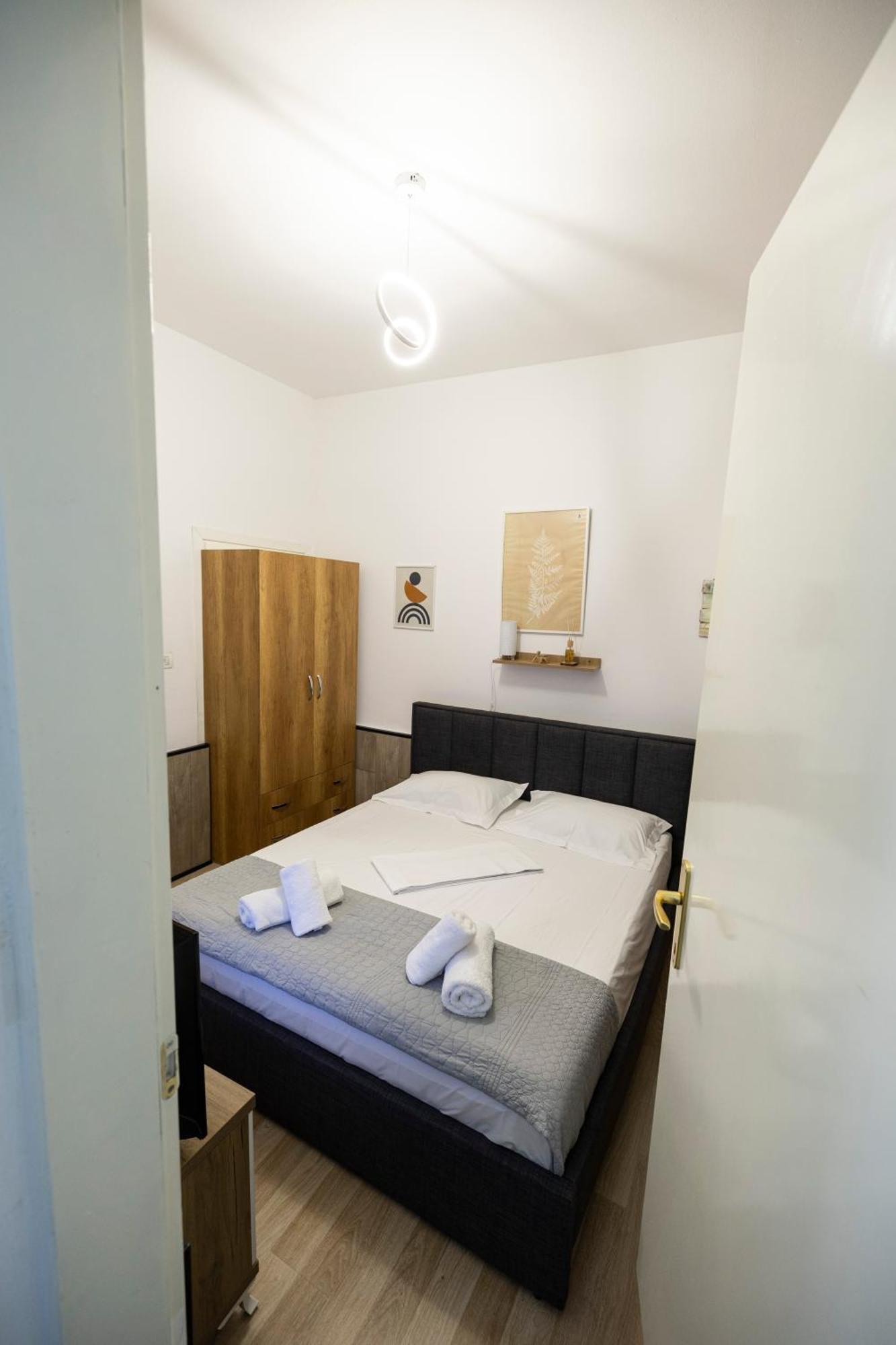Apartment Tiny Cute Near The Center - 5 Min Walk Tirana