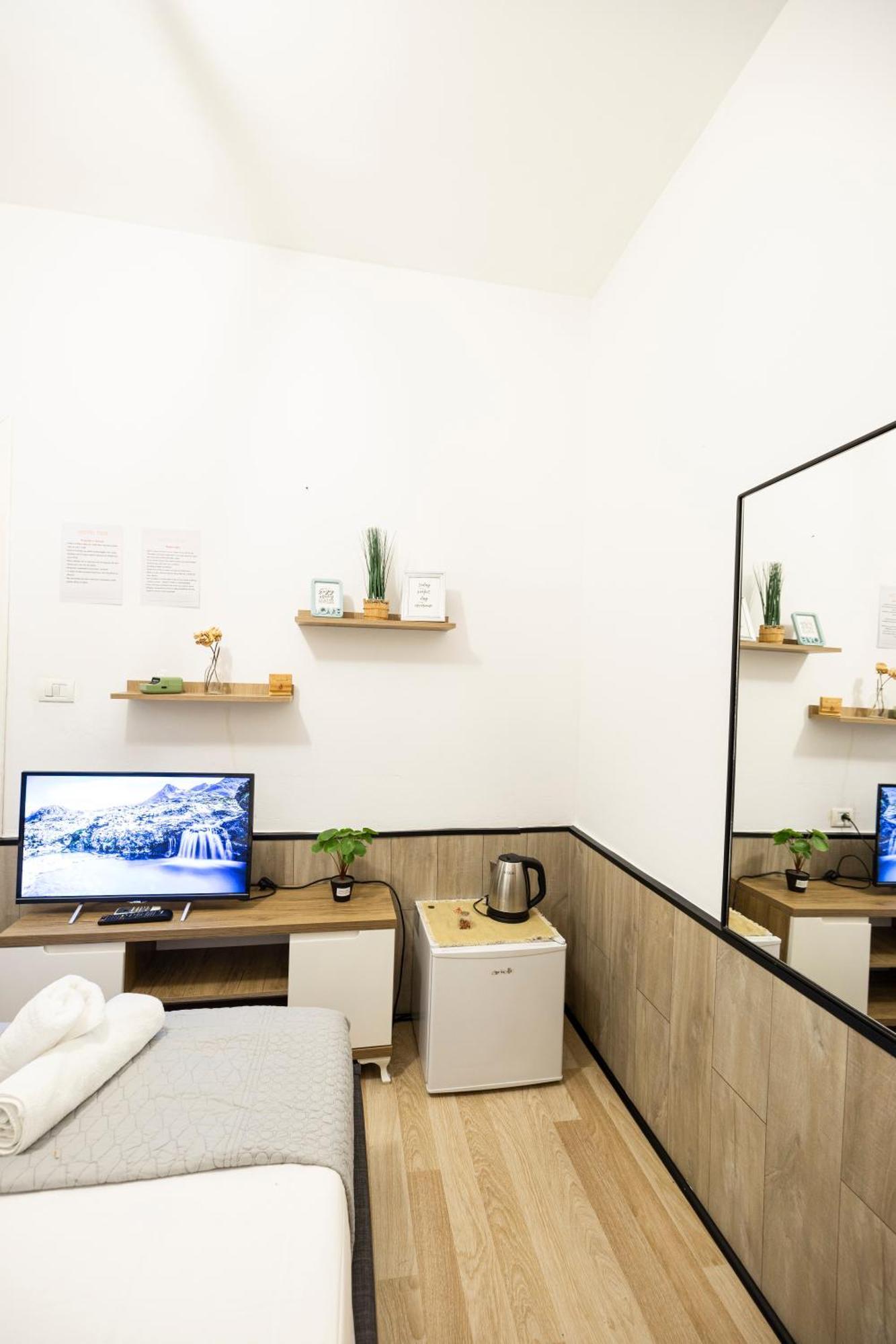 Tiny Cute Near The Center - 5 Min Walk Apartment Tirana