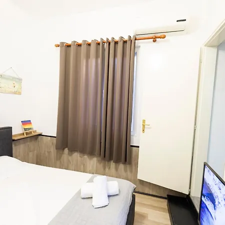 Tiny Cute Studio Near The City Center - 5 Min Walk Tirana Exterior photo
