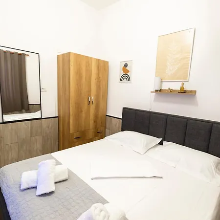 Tiny Cute Studio Near The City Center - 5 Min Walk Tirana Exterior photo