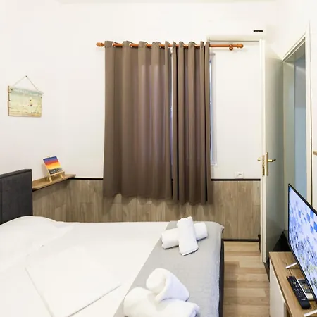 Tiny Cute Studio Near The City Center - 5 Min Walk Tirana Exterior photo