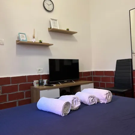 Tiny Cute Studio Near The City Center - 5 Min Walk Tirana Room photo